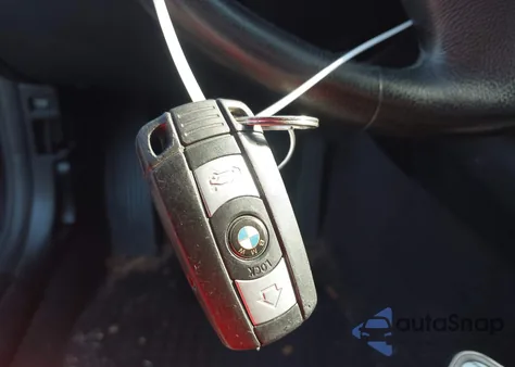 2011 BMW 328I xDrive z USA, uszkodzony, nr VIN WBAPK5G59BNN24354